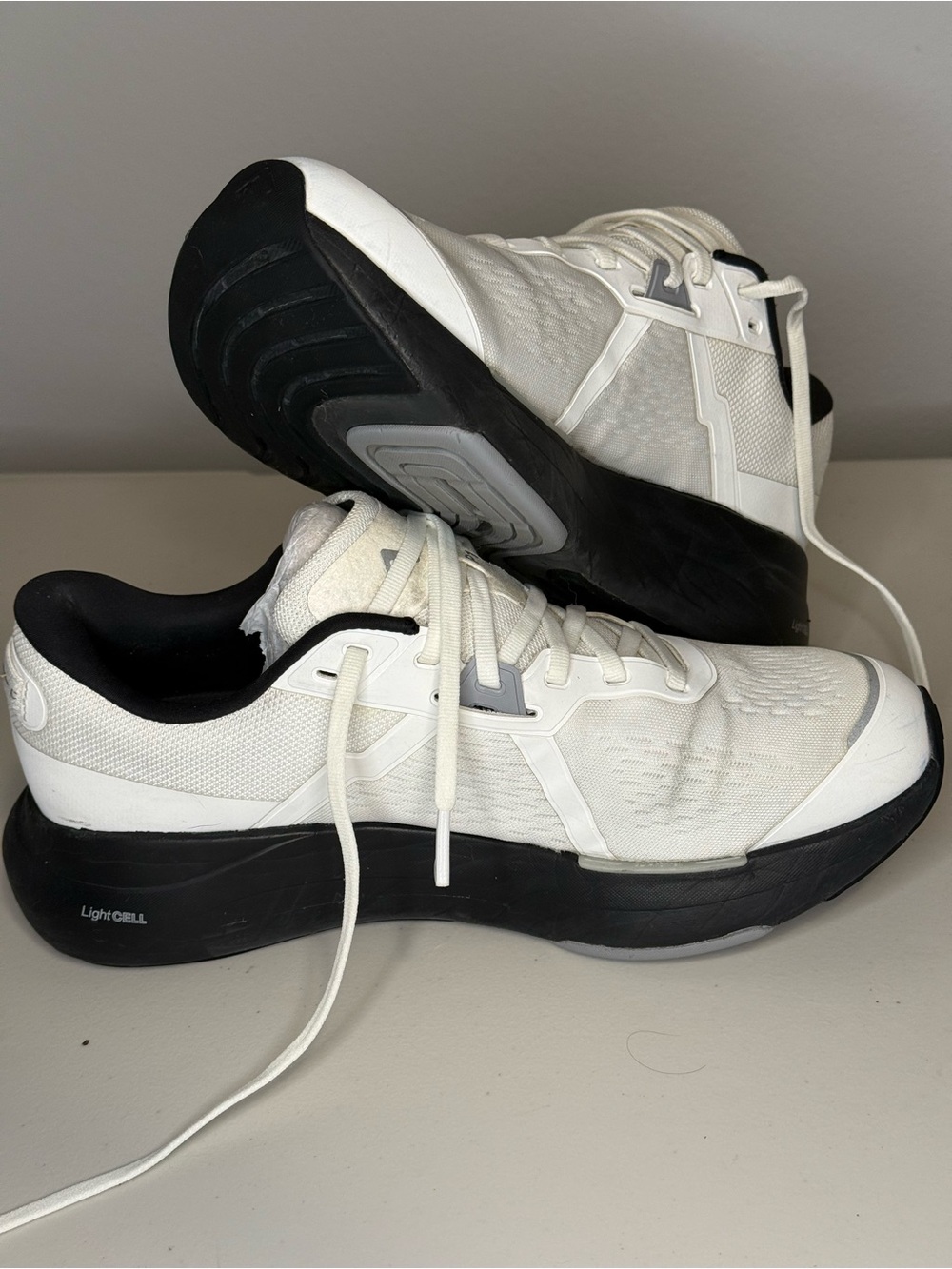 Mount to Coast P1 Running Shoes Mens Size 8 White Black Road Marathon Stability